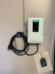 Pose d’une borne de recharge Daze à Saumur
